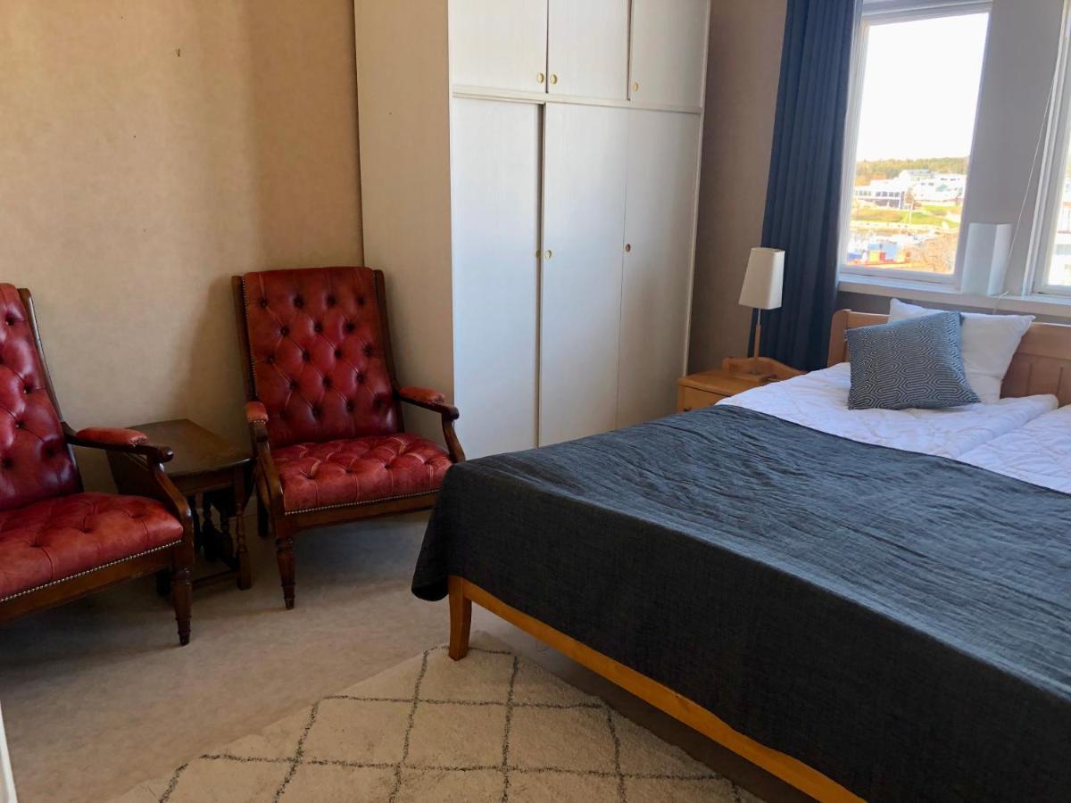 Vacker Vaning Med Havsutsikt I Stroemstads Centrum. Kültér fotó