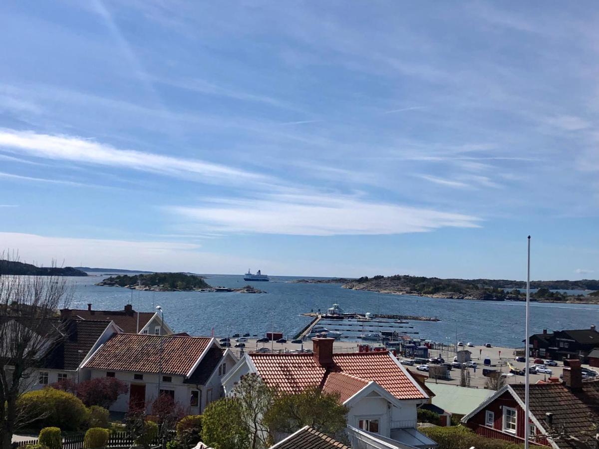 Vacker Vaning Med Havsutsikt I Stroemstads Centrum. Kültér fotó